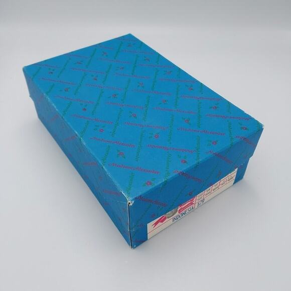 Madame Alexander *Indonesia* doll‎ #579 Original Box - Picture 3 of 3